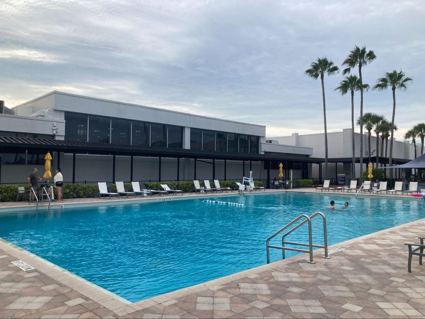 DoubleTree by Hilton at the Entrance to Universal Orlando pool