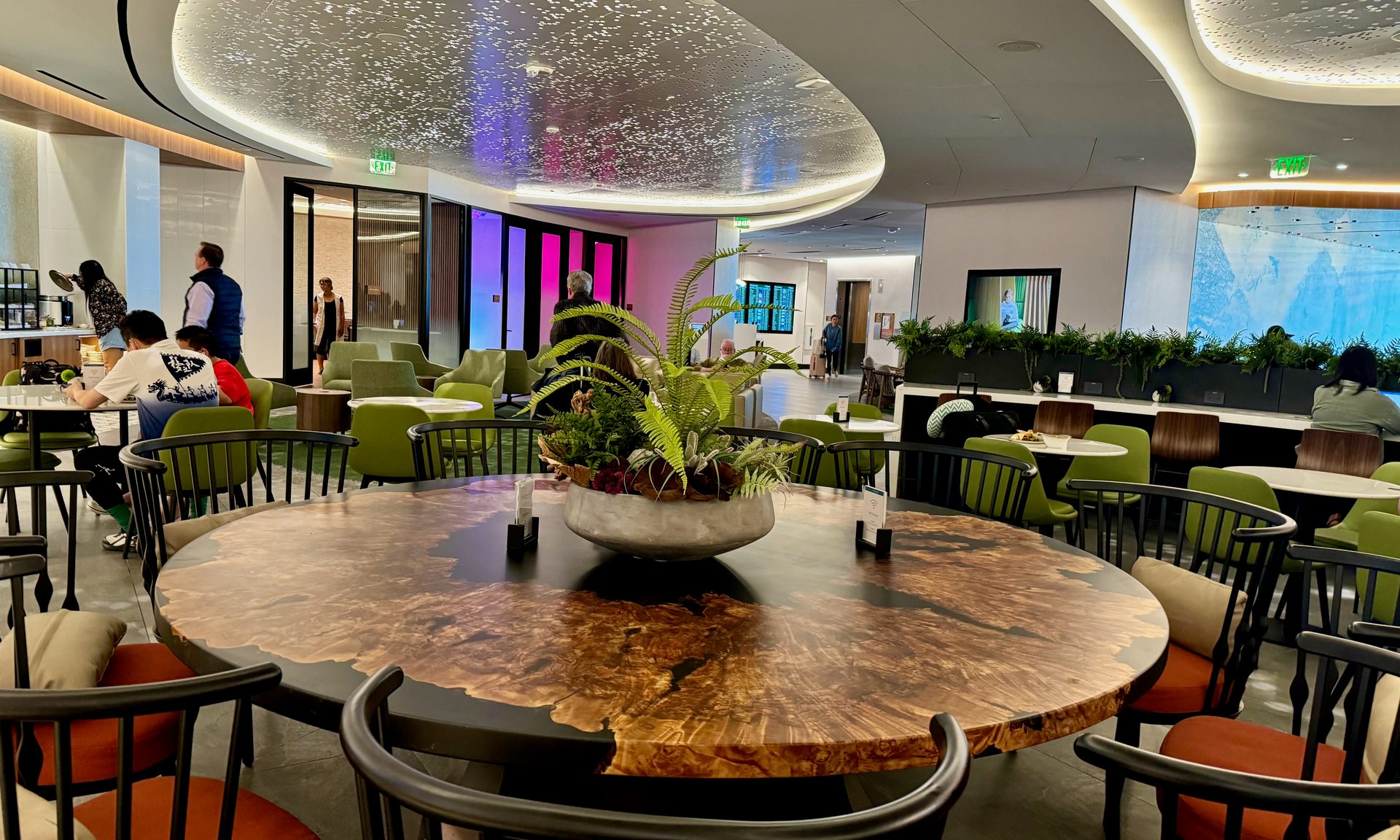 The Club SFO Priority Pass airport lounge dining table group