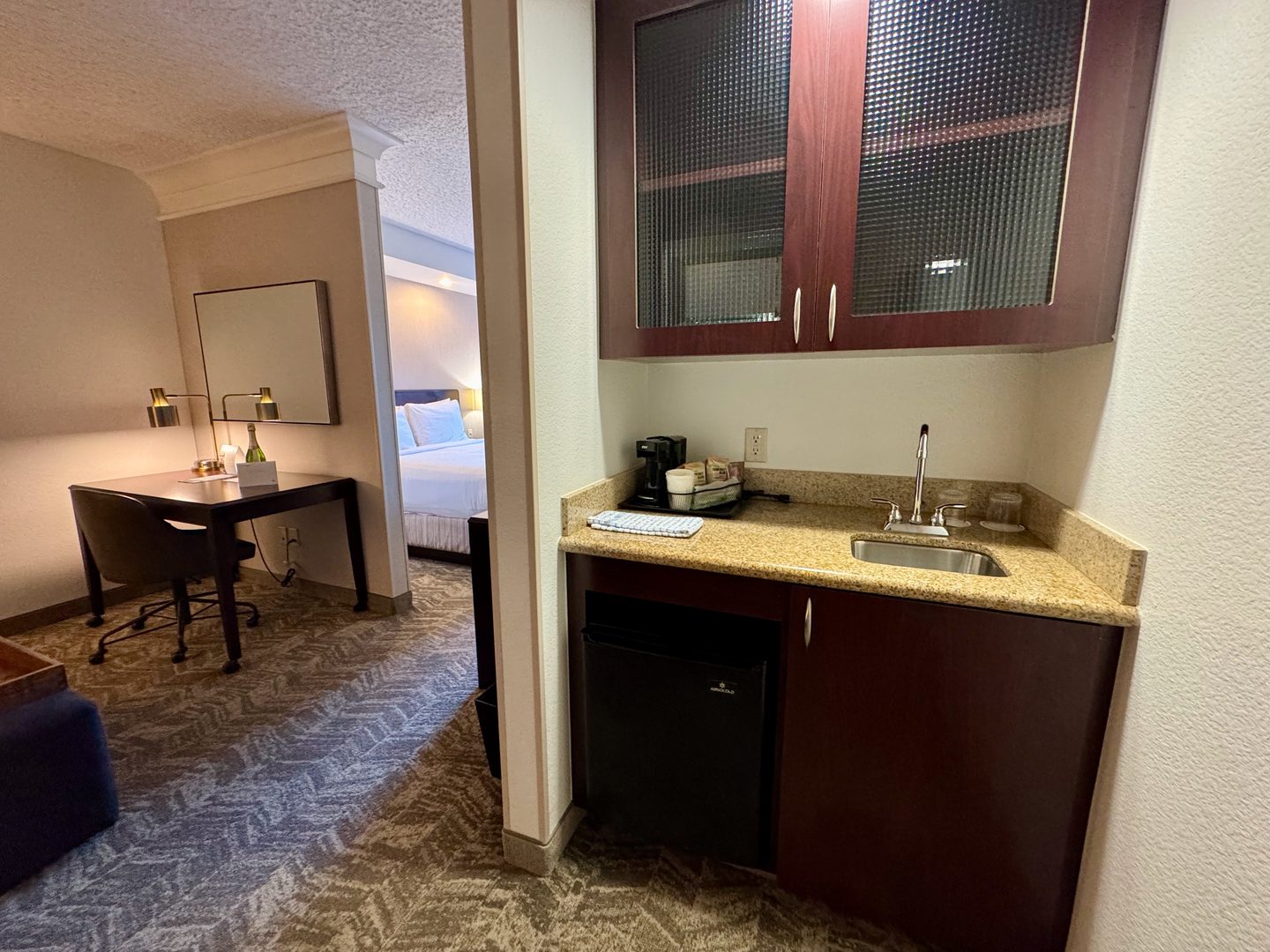 Corner, Sink, Sink Faucet
