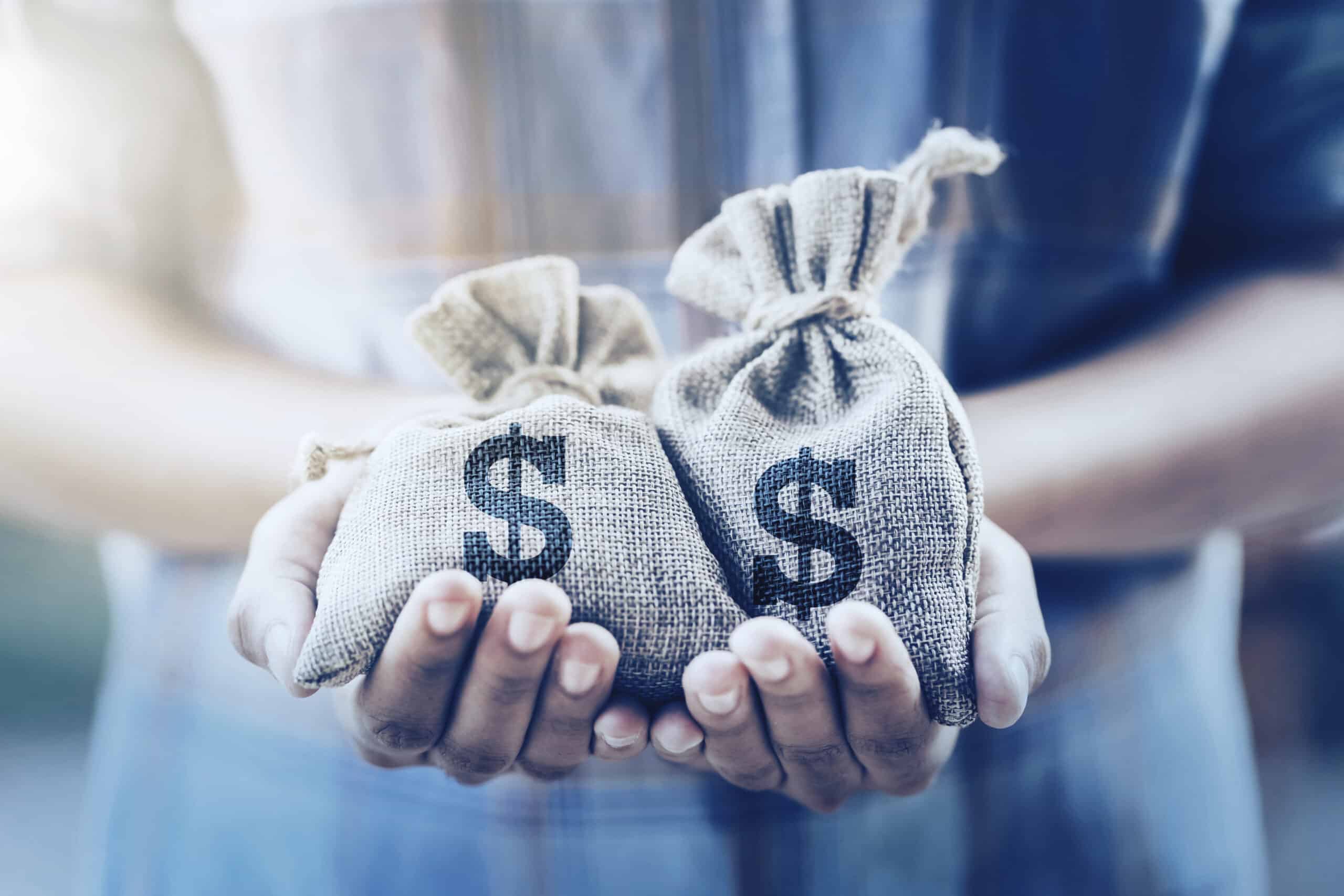 Debt Repayment vs. Emergency Fund: Finding the Right Balance in Today’s Financial Climate